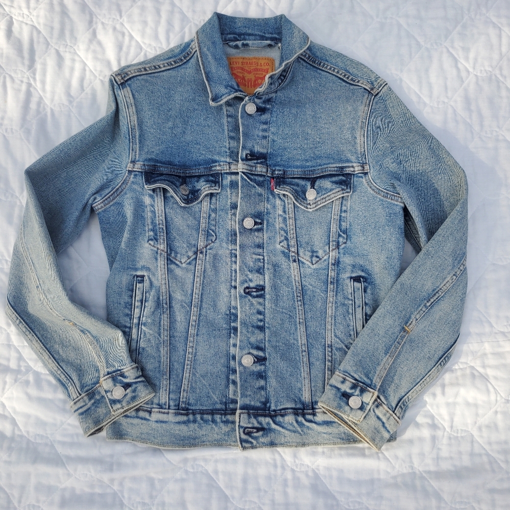Light-washed Levi's Denim Jacket
